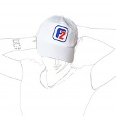 bílá kšiltovka s potiskem v předu